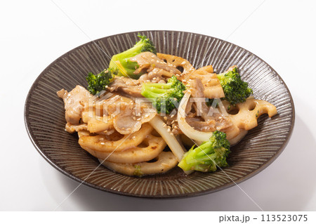 豚バラ肉とブロッコリーと蓮根の炒め物(オイスターソース) 豚バラ肉とブロッコリーと蓮根の炒め物(オイスターソース) 113523075