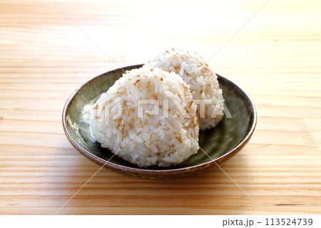 白ごまおにぎり 白ごまおにぎり 113524739
