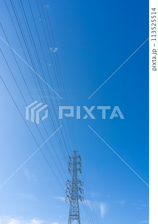 青空にそびえ立つ鉄塔 青空にそびえ立つ鉄塔 113525514