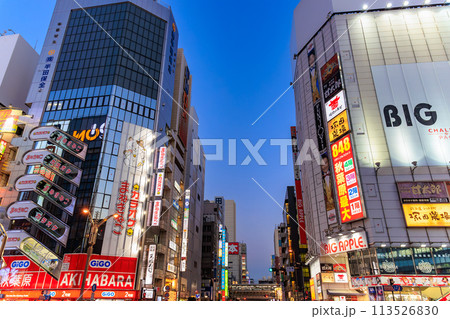 東京 千代田区 秋葉原の都市風景　夕景 113526830