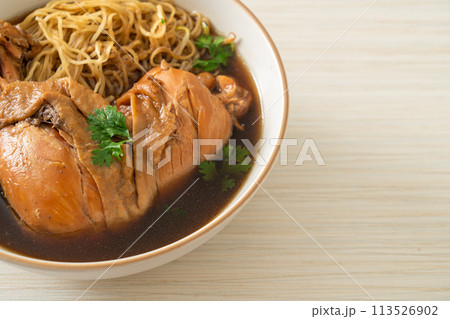 Noodles with Braised Chicken in Brown Soup 113526902
