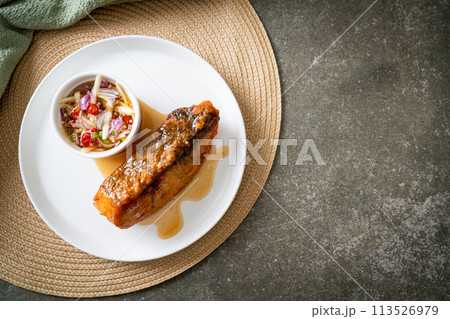 fried snapper fish with fish sauce and spicy salad 113526979