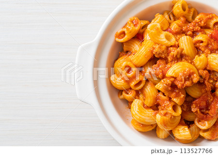 macaroni with tomatoes sauce and mince pork 113527766