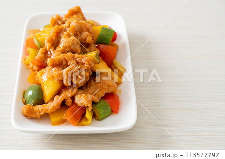 Stir fried sweet and sour sauce with pork 113527797