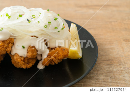 Snow Onion Chicken or Fried Chicken with Creamy Onions Sauce Snow Onion Chicken or Fried Chicken with Creamy Onions Sauce 113527954