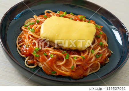 Spaghetti Tomato Sauce with Hamburg and Cheese 113527961