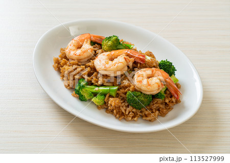fried rice with broccoli and shrimps 113527999