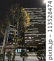 夜景をバックに虎ノ門ビル群 113528474
