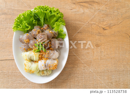 Steamed Rice-Skin Dumplings and Steamed Tapioca Dumplings with Pork 113528738
