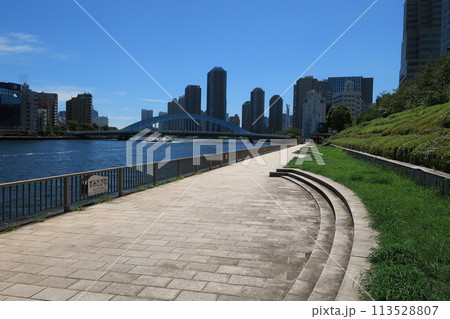 東京都日本橋浜町付近の隅田川沿岸の様子 都市風景 東京都日本橋浜町付近の隅田川沿岸の様子 都市風景 113528807