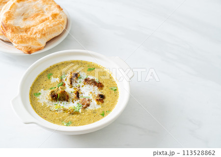 Afghani chicken in green masala curry or Hariyali tikka chicken hara masala with roti or naan bread 113528862