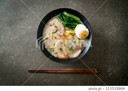 Ramen noodles in pork bone soup with roast pork and egg 113528904