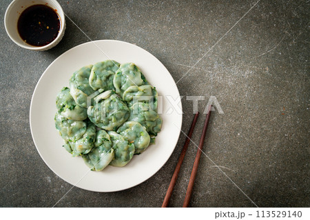 steamed chives dumplings with sauce 113529140