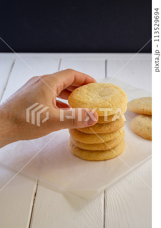 A sugar cookie in a man's hand 113529694