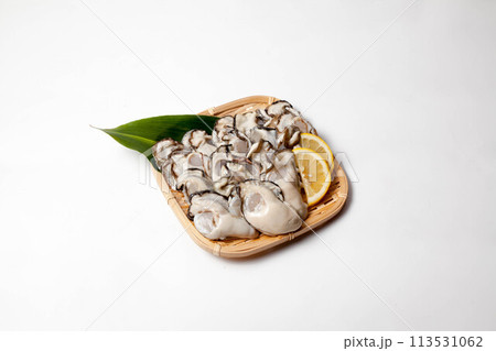 笊に盛った生牡蠣 笊に盛った生牡蠣 113531062
