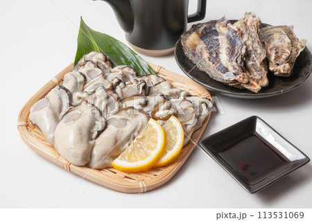 笊に盛った生牡蠣 笊に盛った生牡蠣 113531069