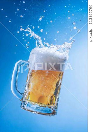 青空とビールジョッキ 113535766