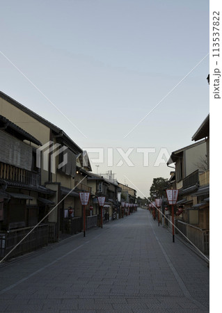 京都祇園　花見小路　縦構図3 113537822