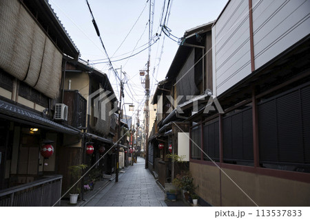 京都祇園　辻子の風景　横構図1 113537833
