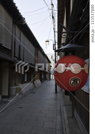 京都祇園　辻子の風景　縦構図23 113537880