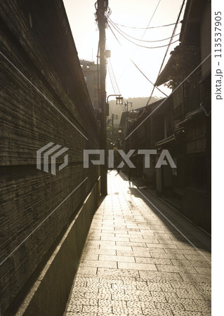 京都祇園 辻子の風景 縦構図32 京都祇園 辻子の風景 縦構図32 113537905