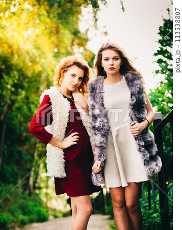 Two fashionable women outdoor 113538807