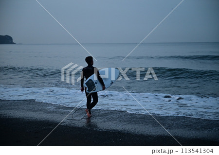 湘南のサーファー 113541304
