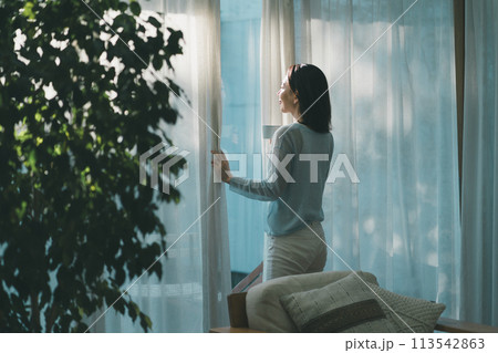 a forty-something woman 113542863