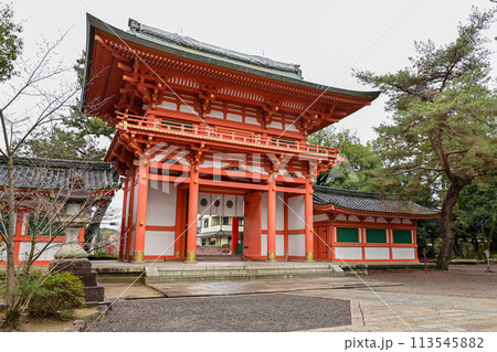 【京都】木々に囲まれた今宮神社の参道には、美味しいあぶり餅のお店が並び、どちらも美味しいです。 113545882