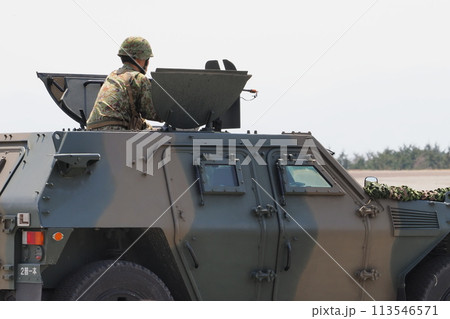 装甲車からの射撃(陸上自衛隊第12旅団 相馬原駐屯地記念行事 訓練展示) 装甲車からの射撃(陸上自衛隊第12旅団 相馬原駐屯地記念行事 訓練展示) 113546571