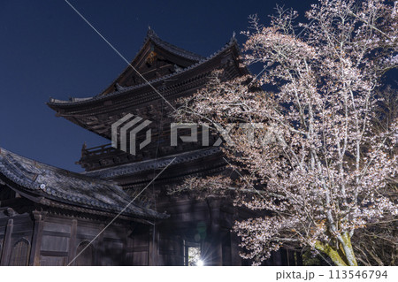 春の京都　南禅寺三門　夜桜 113546794