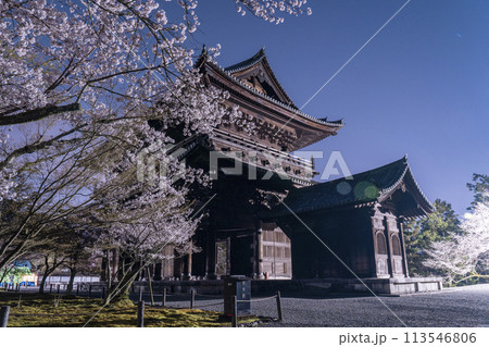 春の京都　南禅寺三門　夜桜 113546806