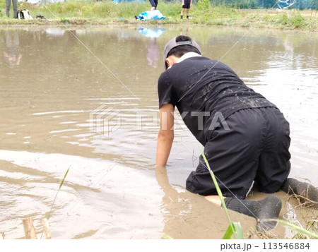 子どもの泥んこ遊び 〜playing in the mud 子どもの泥んこ遊び 〜playing in the mud 113546884