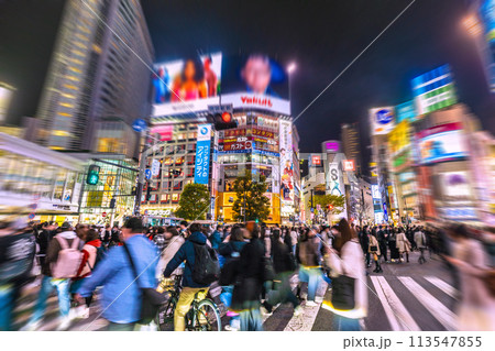 日本の東京都市景観 割り込む危険自転車、もはや狂気…コロナ禍前には見かけなかった光景… 日本の東京都市景観 割り込む危険自転車、もはや狂気…コロナ禍前には見かけなかった光景… 113547855