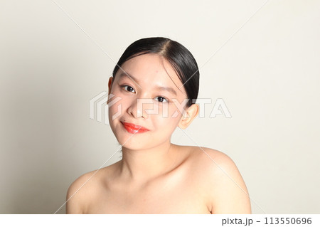 美しい女性 113550696
