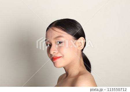 美しい女性 113550712