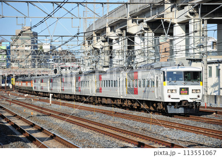 東北本線 赤羽ー尾久 JR東日本 185系 OM01+OM03編成(大宮) あかぎ 東北本線 赤羽ー尾久 JR東日本 185系 OM01+OM03編成(大宮) あかぎ 113551067