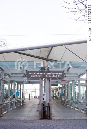 ロックフェラーパークのフェリー乗り場 ニューヨーク ロックフェラーパークのフェリー乗り場 ニューヨーク 113552521