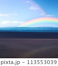大きい虹が空二つ掛かっているイラスト 113553039