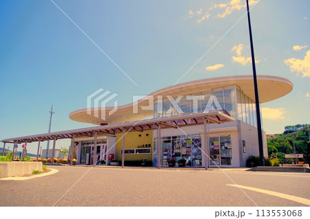 岩手の駅　晴れた日の三陸鉄道 大槌駅 駅舎 113553068
