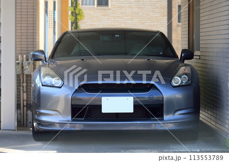 ガレージのスポーツカー　イメージ 113553789