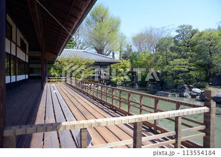春の渉成園　臨池亭と滴翠軒　京都市下京区 113554184