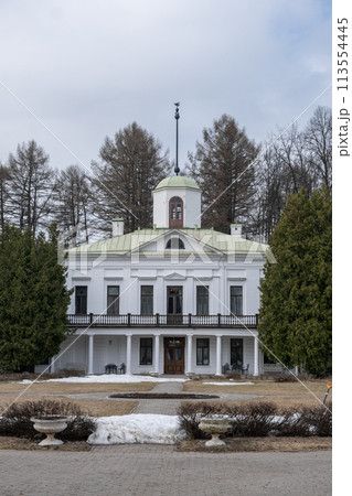 Serednikovo manor, mansion, palace, white building. arena in the Serednikovo estate in the Moscow region, a park-manor of the end of the XVIII beginning of the XIX century Serednikovo manor, mansion, palace, white building. arena in the Serednikovo estate in the Moscow region, a park-manor of the end of the XVIII beginning of the XIX century 113554445