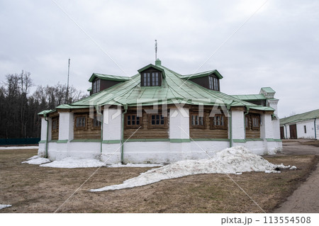 Serednikovo manor, mansion, palace, white building. Equestrian building, arena in the Serednikovo estate in the Moscow region, a park-manor of the end of the XVIII beginning of the XIX century Serednikovo manor, mansion, palace, white building. Equestrian building, arena in the Serednikovo estate in the Moscow region, a park-manor of the end of the XVIII beginning of the XIX century 113554508
