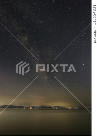 瀬戸内の夏の星景色　天の川とさそり座 113554831