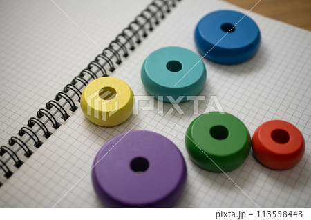 カラフルな輪 113558443