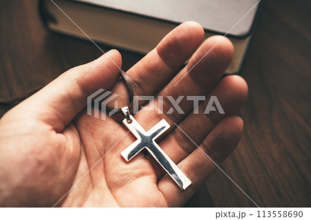 十字架のアクセサリー 113558690