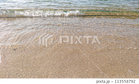 穏やかな海の波打ち際04 穏やかな海の波打ち際04 113558792