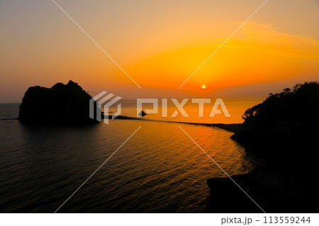美しい海岸の夕景 美しい海岸の夕景 113559244