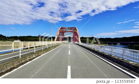 車両通行止中の千葉県高滝湖の加茂橋 113559567